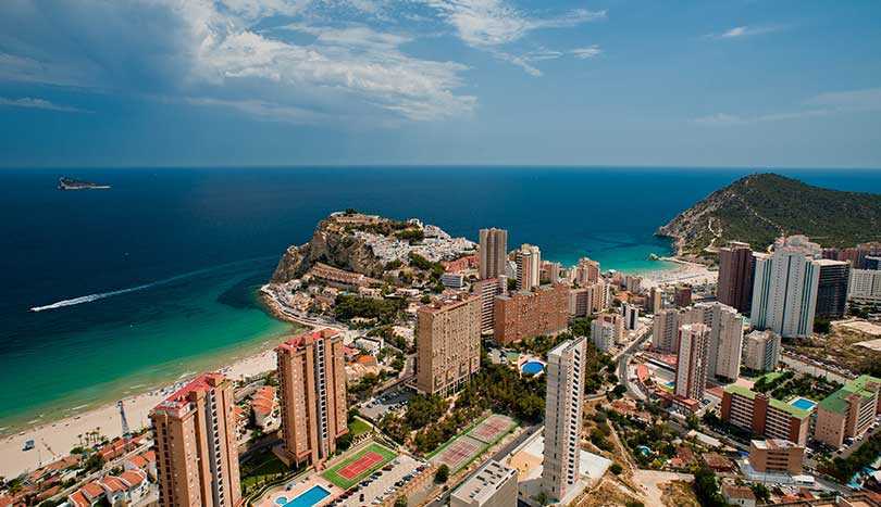 Benidorm: The Complete Guide to Living, Sightseeing and Real Estate Investing