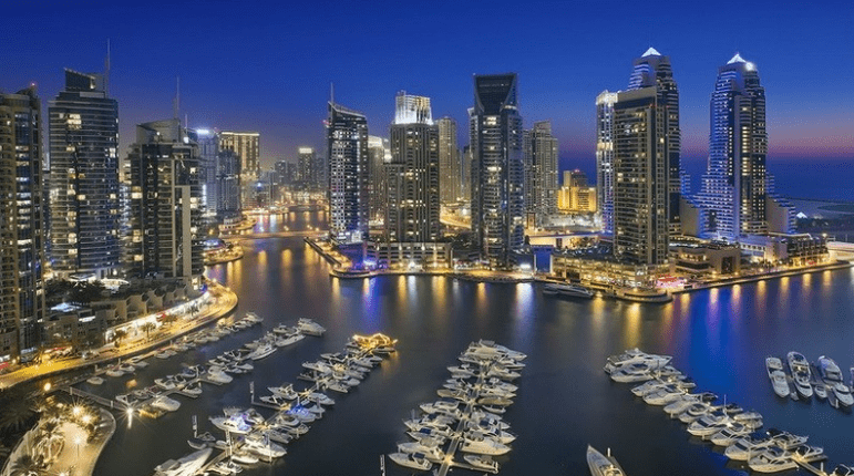 Dubai Marina - une vue d'ensemble du quartier à Dubaï