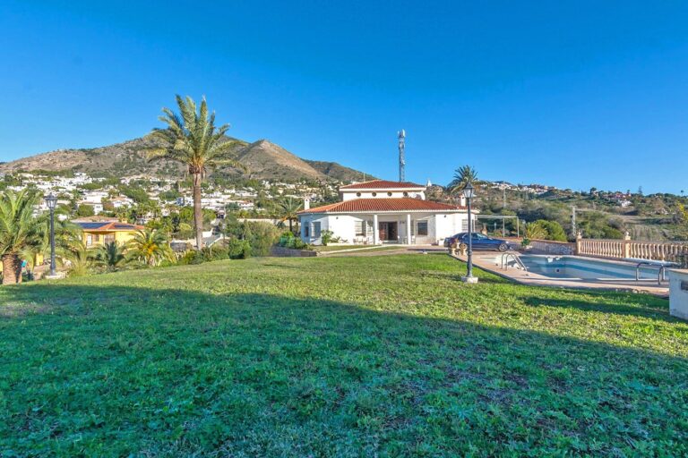 Geräumiges Haus mit Schwimmbad in der Nähe des Meeres in Benalmadena