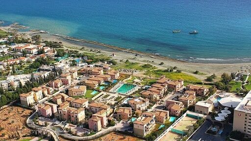 Comparison of North and South Cyprus Real Estate Markets: Which to Choose?