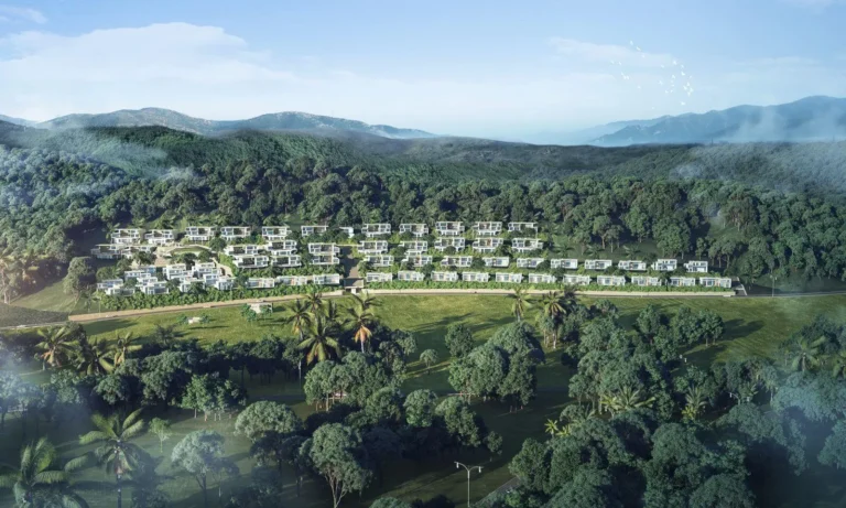 Un ensemble de maisons dans une zone boisée avec les montagnes en toile de fond. Une architecture écologique en pleine nature.