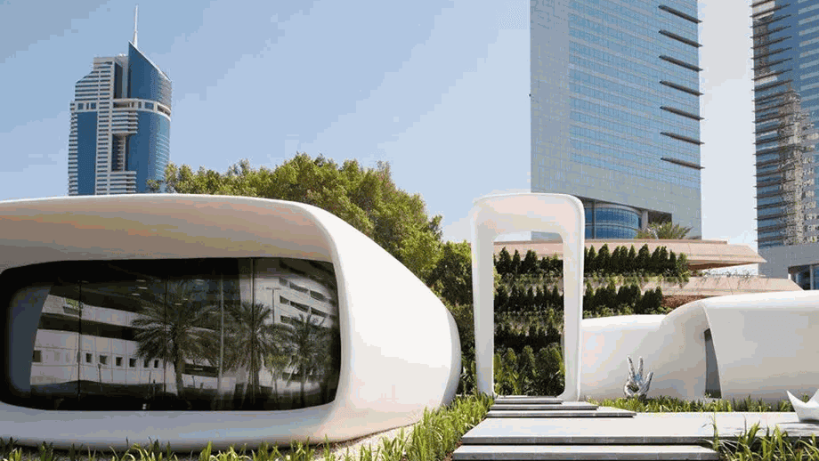 Arquitectura moderna futurista en un entorno urbano con vegetación y rascacielos de fondo.