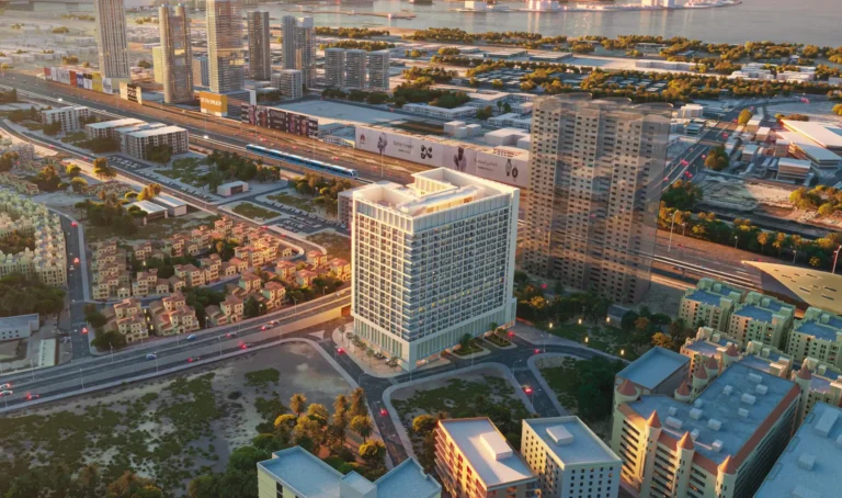 Modern stadsbeeld met hoogbouw tegen de achtergrond van de waterkant en groene ruimten.